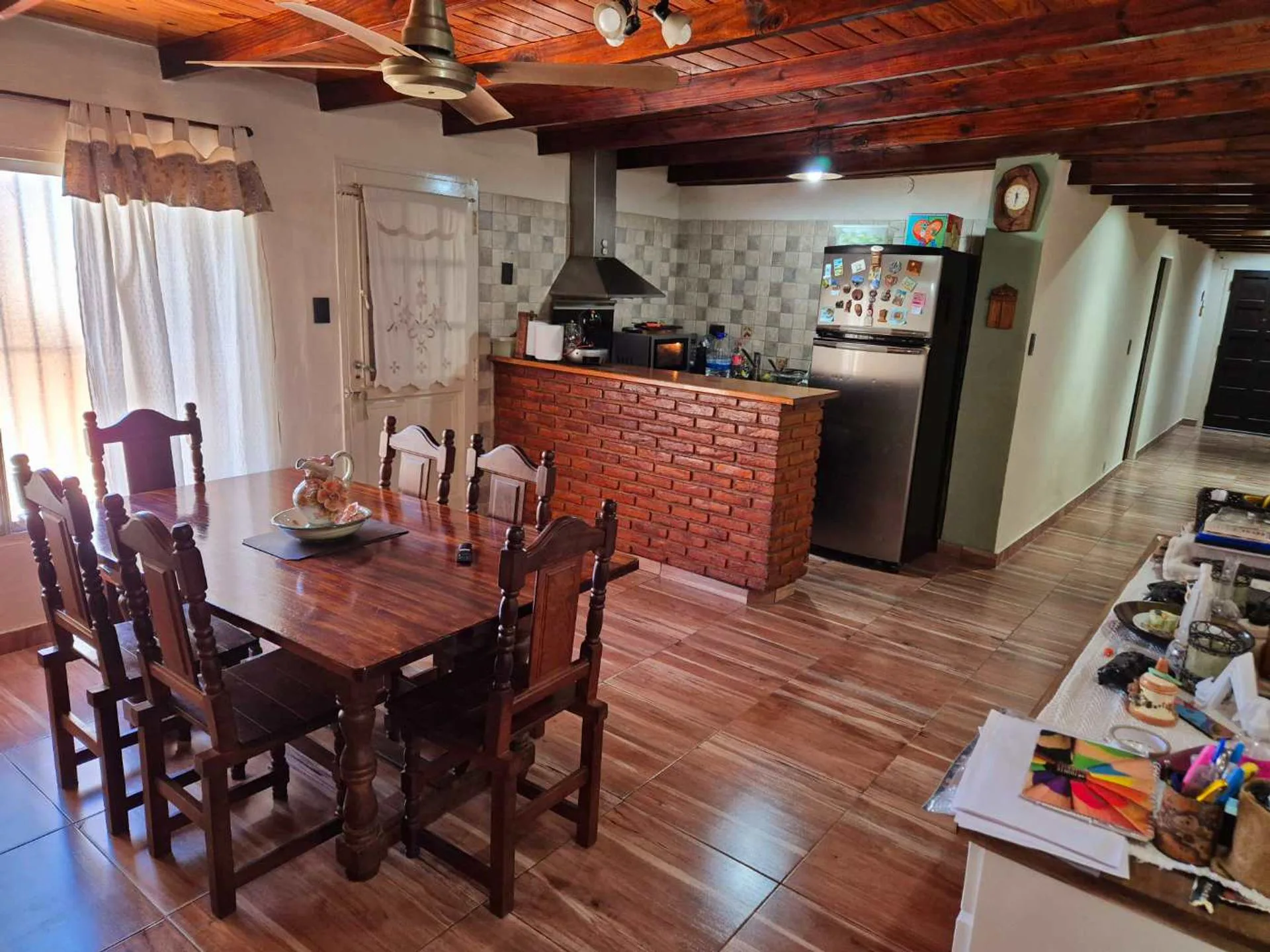 VENTA CASA 6 AMBIENTES +PILETA+JARDIN+COCHERAS foto 3