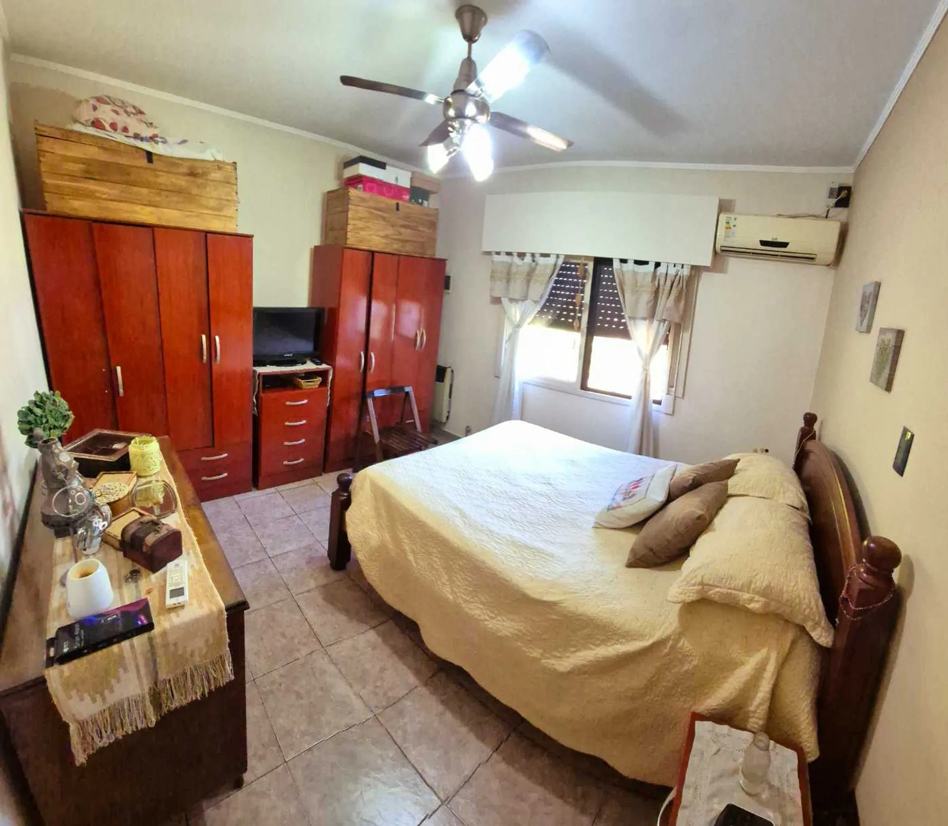 VENTA CASA 6 AMBIENTES +PILETA+JARDIN+COCHERAS foto 4
