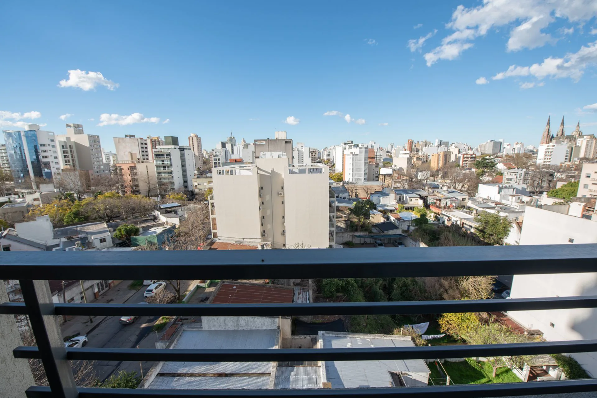 DEPARTAMENTO 1 DORMITORIO EN VENTA LA PLATA BALCON foto 2