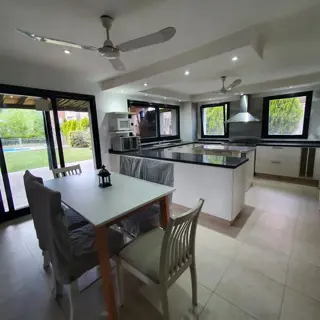 HERMOSA CASA EN SAN PATRICIO foto 2
