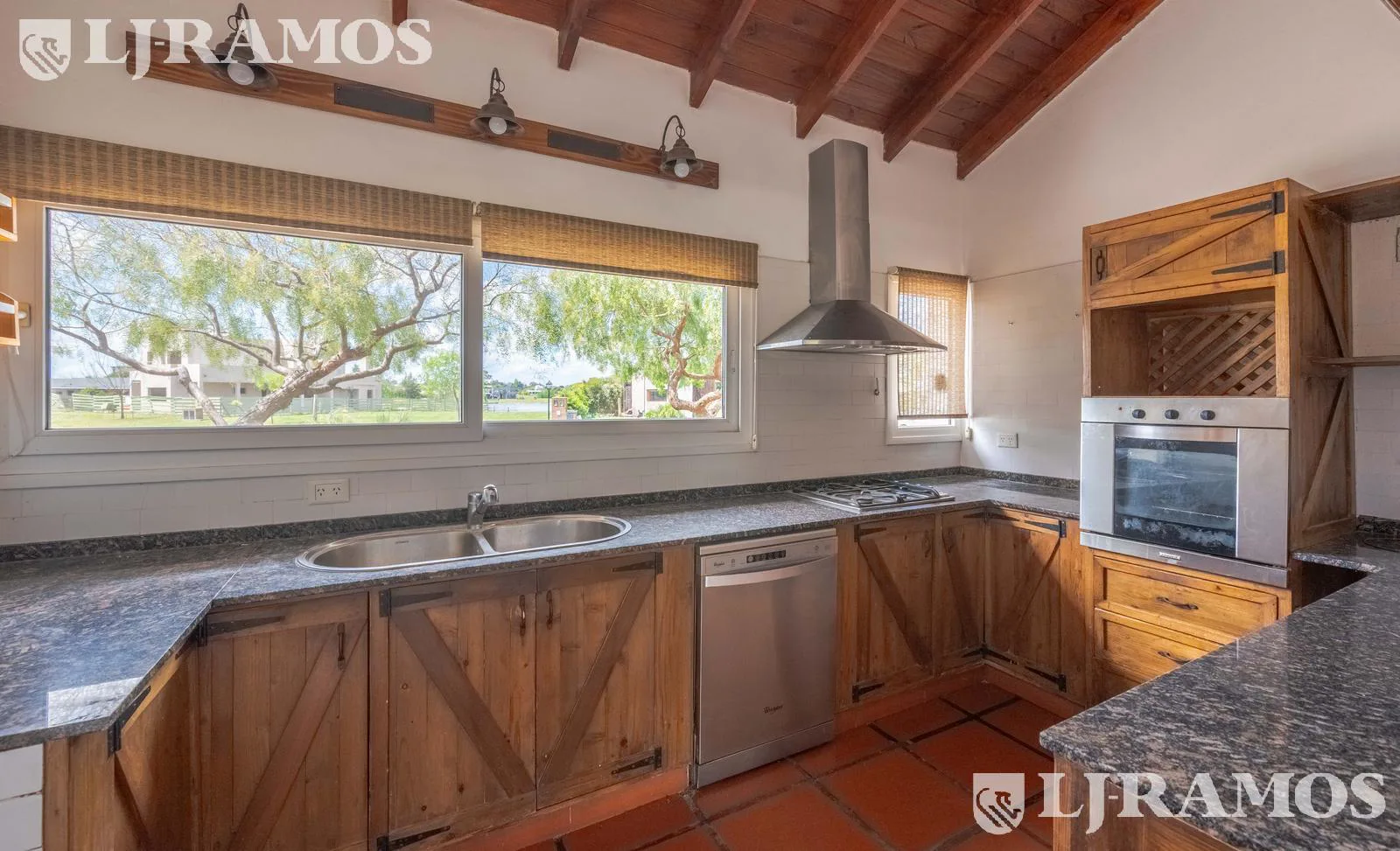 Casa en Venta con renta San Sebastián A1 oportunidad MB no credito foto 2
