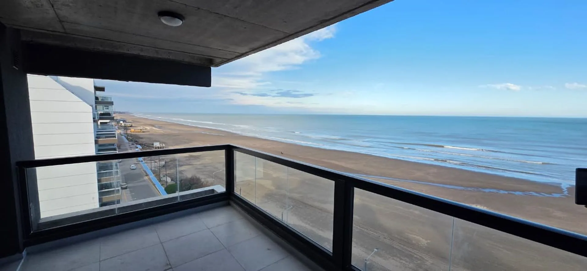 VENTA SEMIPISO A ESTRENAR FRENTE AL MAR. PISO 6 foto 2
