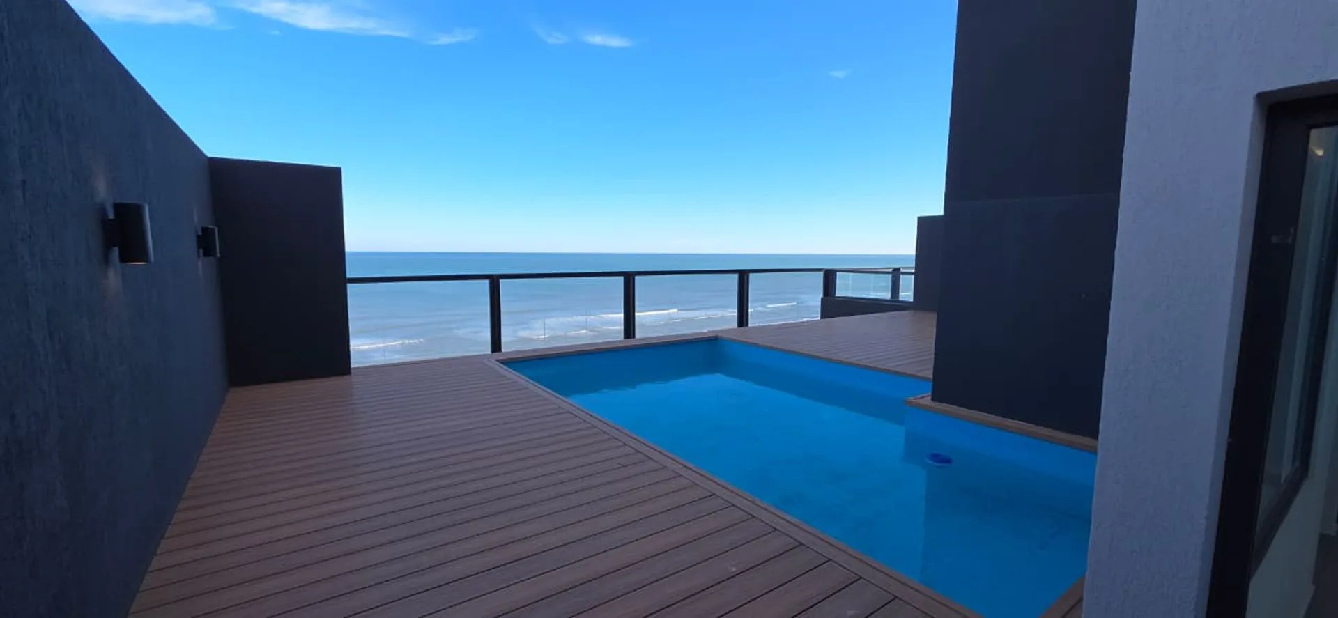 VENTA SEMIPISO A ESTRENAR FRENTE AL MAR. PISO 6 foto 3