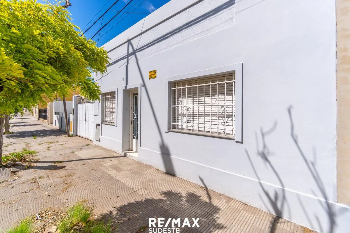 Propiedad en Venta  a Refaccionar con Galpón foto 2
