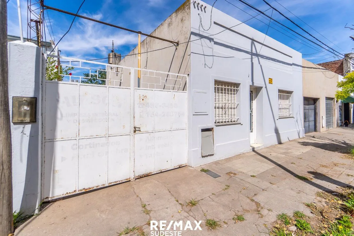 Propiedad en Venta  a Refaccionar con Galpón foto 3