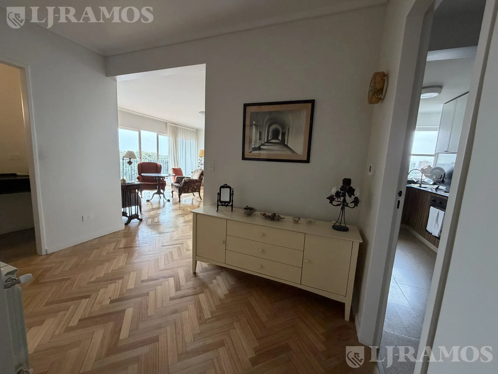 EXCLUSIVO DEPARTAMENTO EN ALQUILER, RECICLADO A NUEVO, CON INCREIBLE VISTA, EN ACASSUSO foto 3