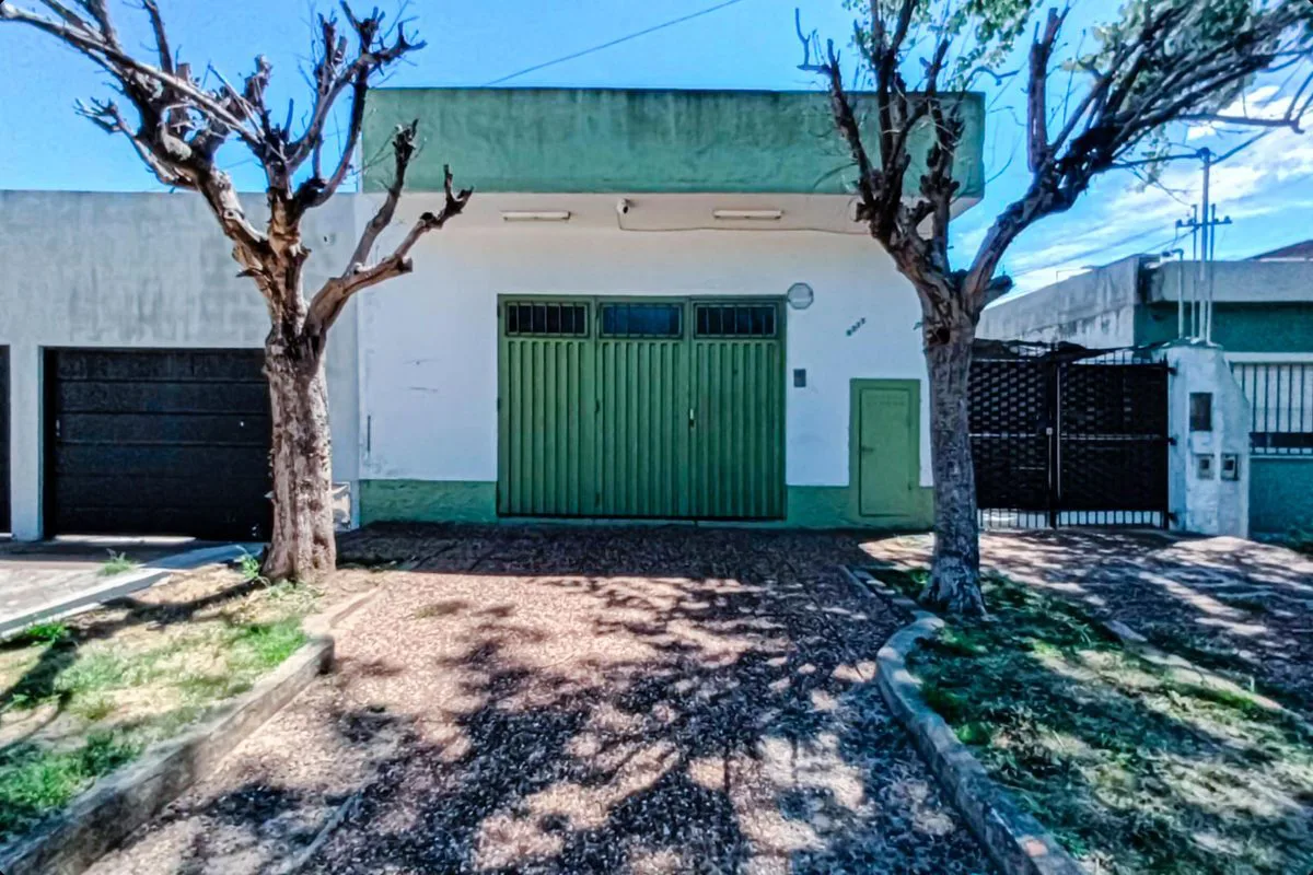 PH FRENTE GARAGE O LOCAL ENT. IND. TERRAZA QUILMES foto 2