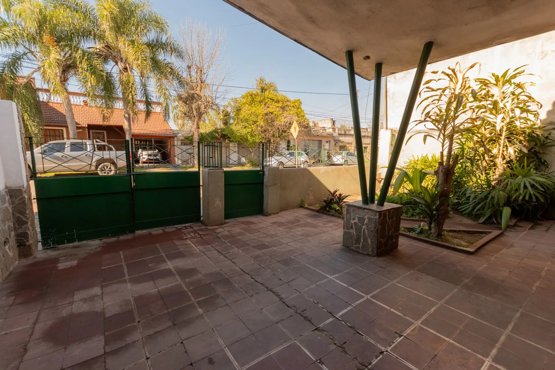 Casa de 3 dormitorios con patio. Apta crédito foto 3