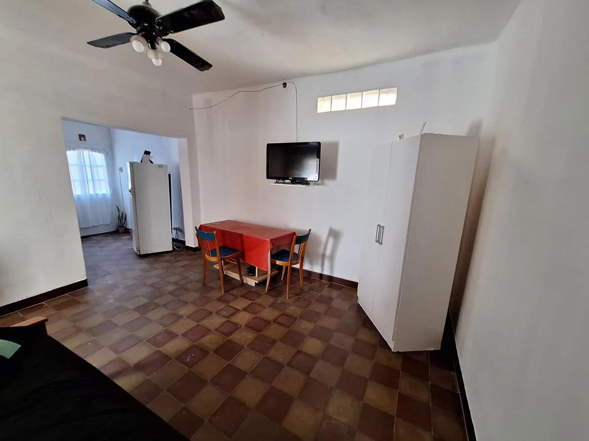 VENTA DE CASA EN PH DE DOS DORMITORIOS GRAN PATIO foto 3