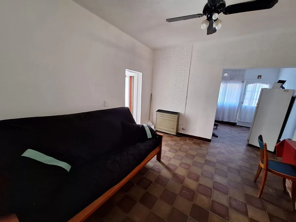 VENTA DE CASA EN PH DE DOS DORMITORIOS GRAN PATIO foto 4