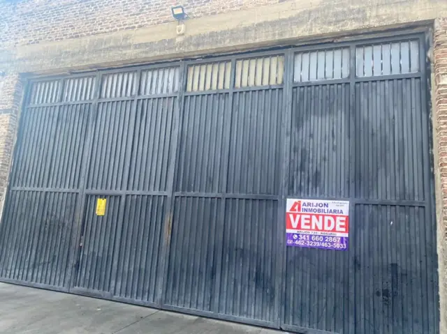 Lamadrid 2360 -galpón con salida por Lamadrid y por Pje Savio-