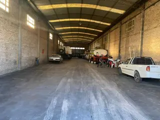 Lamadrid 2360 -galpón con salida por Lamadrid y por Pje Savio- foto 3