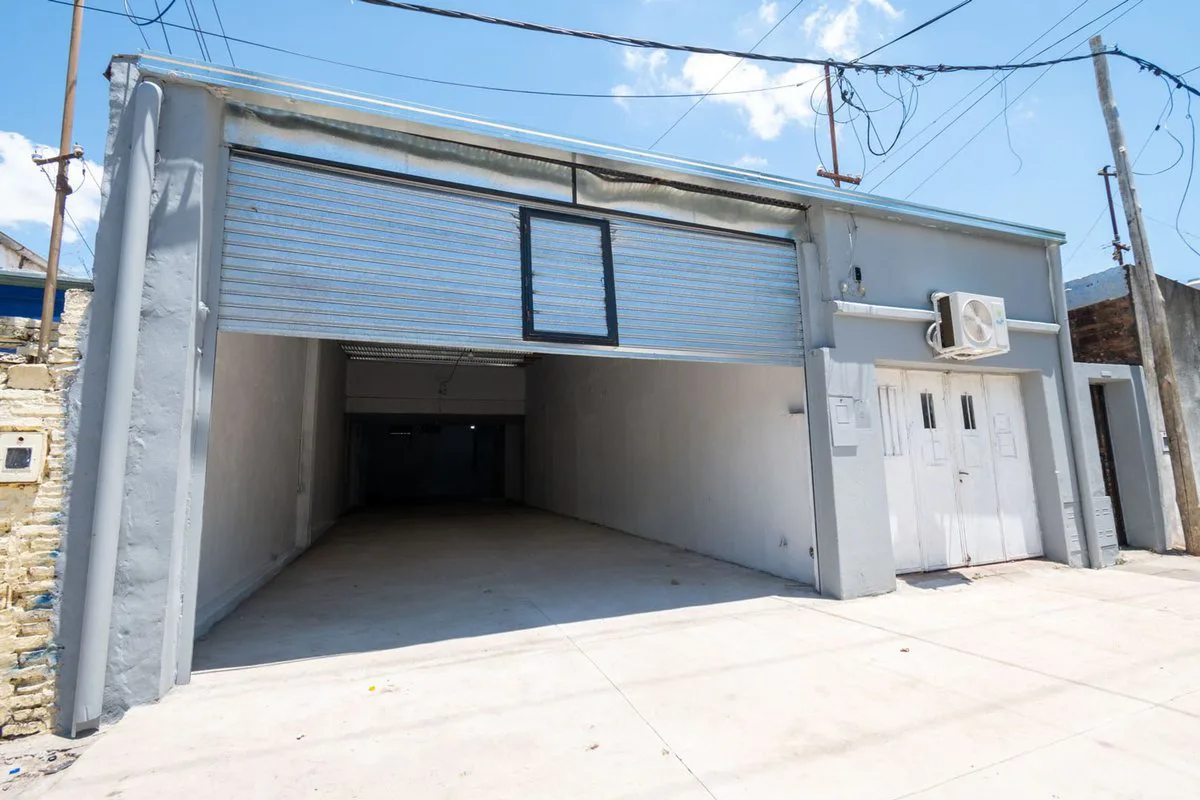 Venta galpon mas dpto. en barrio sargento cabral foto 2