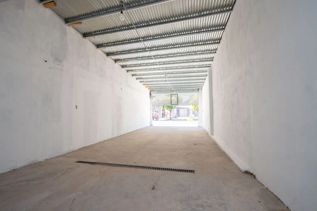 Venta galpon mas dpto. en barrio sargento cabral foto 5