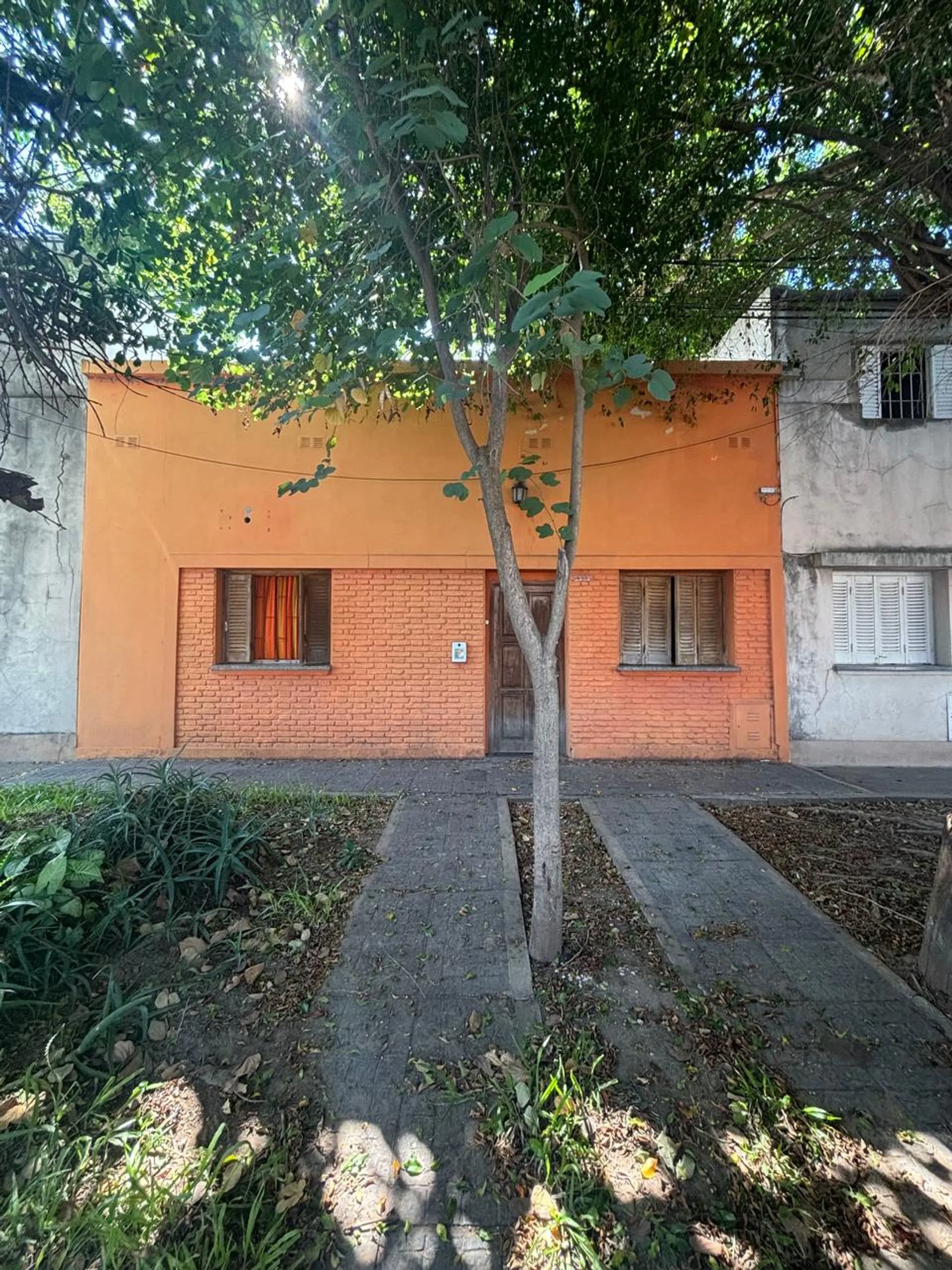 IDEAL VIVIENDA - Sgto. Cabral. Alberdi c/patio. foto 2