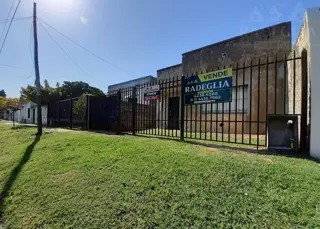 OPORTUNIDAD  Casa sobre lote 8,66 x 34 mtrs foto 1