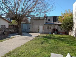 EXCELENTE UBICACIÓN. PROPIEDAD APTA PARA TALLER O DEPOSITO foto 1
