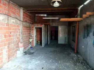EXCELENTE UBICACIÓN. PROPIEDAD APTA PARA TALLER O DEPOSITO foto 3