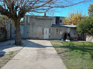 EXCELENTE UBICACIÓN. PROPIEDAD APTA PARA TALLER O DEPOSITO foto 4