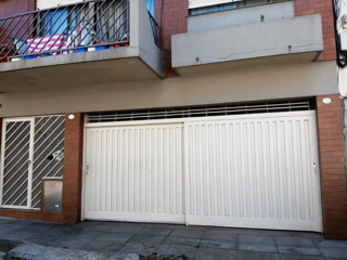 NUEVO PRECIO - PH en Venta en Caballito 3 ambientes al frente c balcón, cochera para 2 autos, 2° por escalera, 95 m2 + balcón - Ortega 900 (alt Rojas foto 2