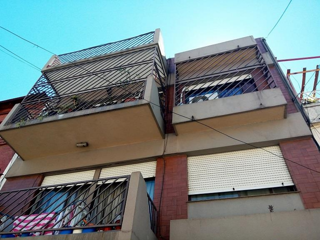 NUEVO PRECIO - PH en Venta en Caballito 3 ambientes al frente c balcón, cochera para 2 autos, 2° por escalera, 95 m2 + balcón - Ortega 900 (alt Rojas foto 3