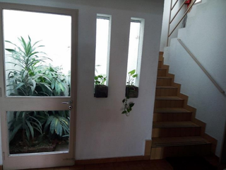 NUEVO PRECIO - PH en Venta en Caballito 3 ambientes al frente c balcón, cochera para 2 autos, 2° por escalera, 95 m2 + balcón - Ortega 900 (alt Rojas foto 5