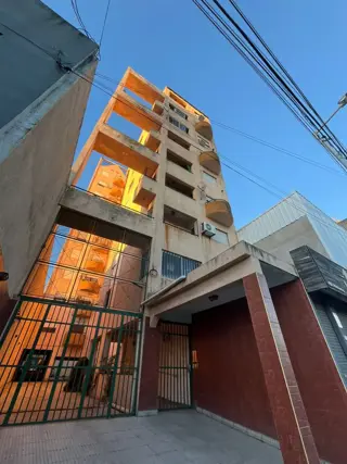 Departamento de dos ambientes con balcón en Piñeyro foto 1
