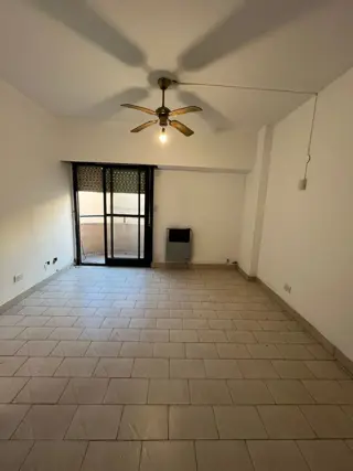 Departamento de dos ambientes con balcón en Piñeyro foto 3