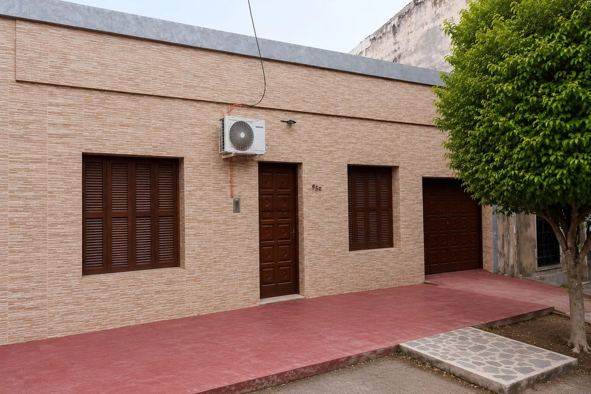Vendo Casa a metros de la Costanera de Esquina foto 3