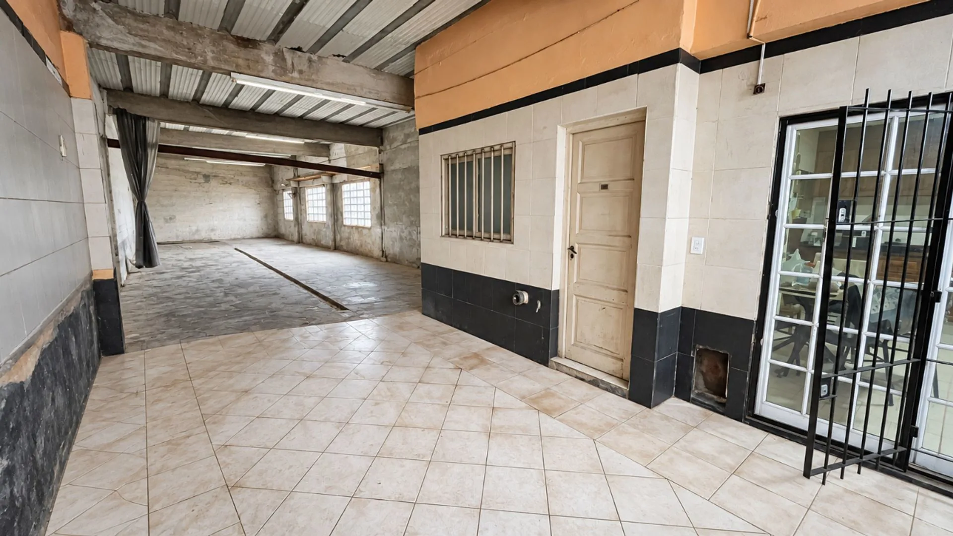 CASA 3 AMB EN VENTA EN LAS AVENIDAS CON GALPON foto 4
