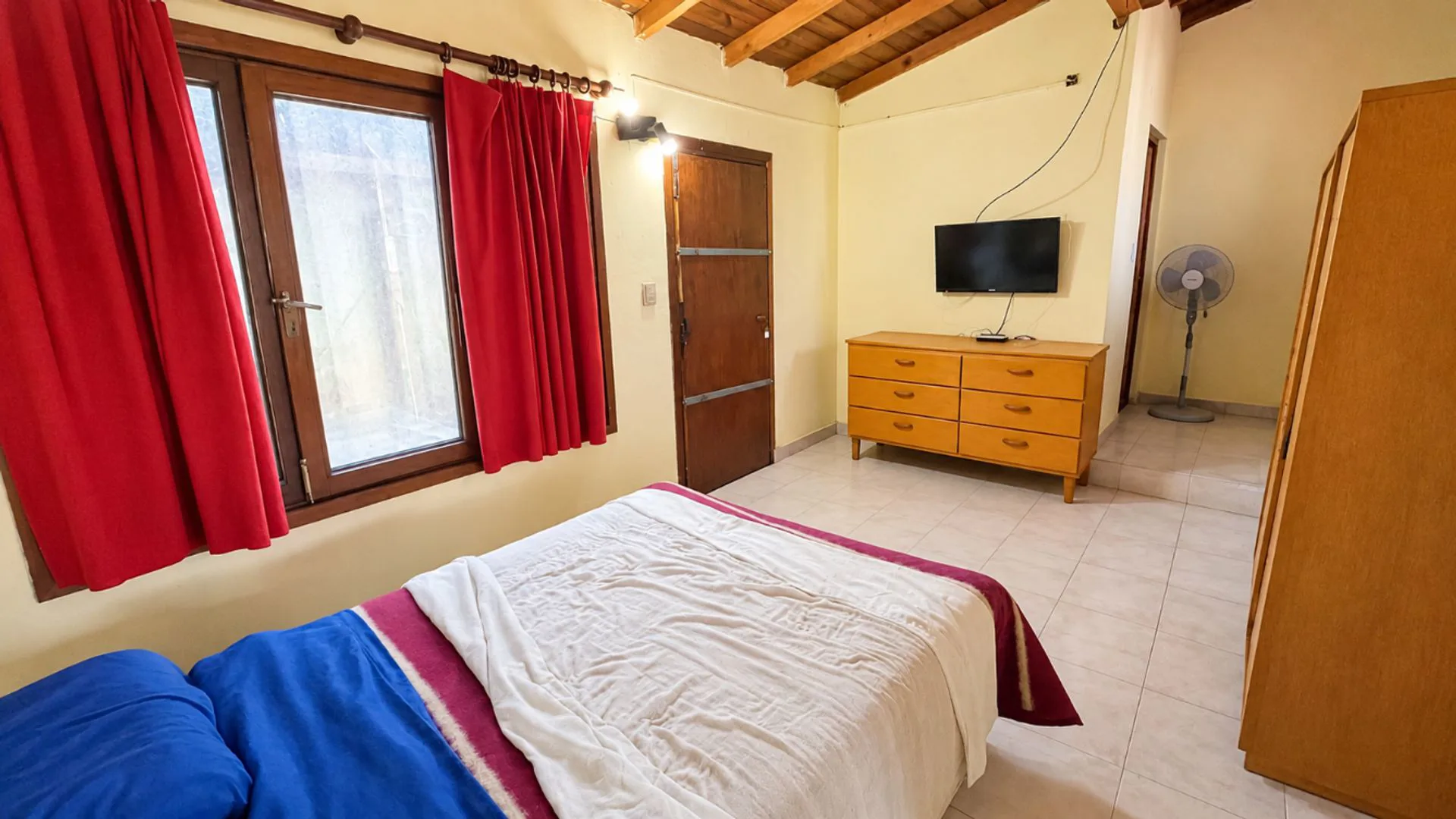 CASA 3 AMB EN VENTA EN LAS AVENIDAS CON GALPON foto 5