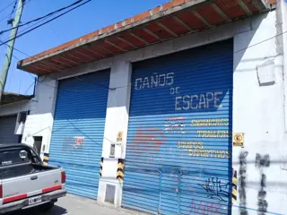 MUY BUEN GALPON, SOBRE AV. MARQUEZ, 200 M2 foto 1