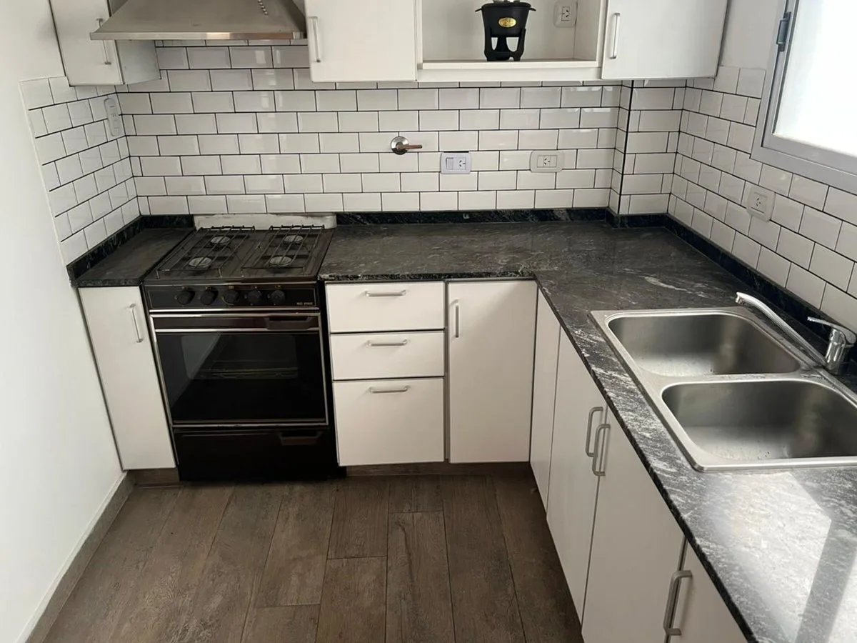DEPTO SEMIPISO  3 1/2 AV. H. YRIGOYEN 3500 foto 2