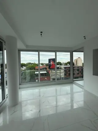 3 AMBIENTES CON COCHERA , BALCON A LA PLAZA , DOS BAÑOS COMPLETOS , DOS HABITACIONES , COCINA , LAVADERO foto 4