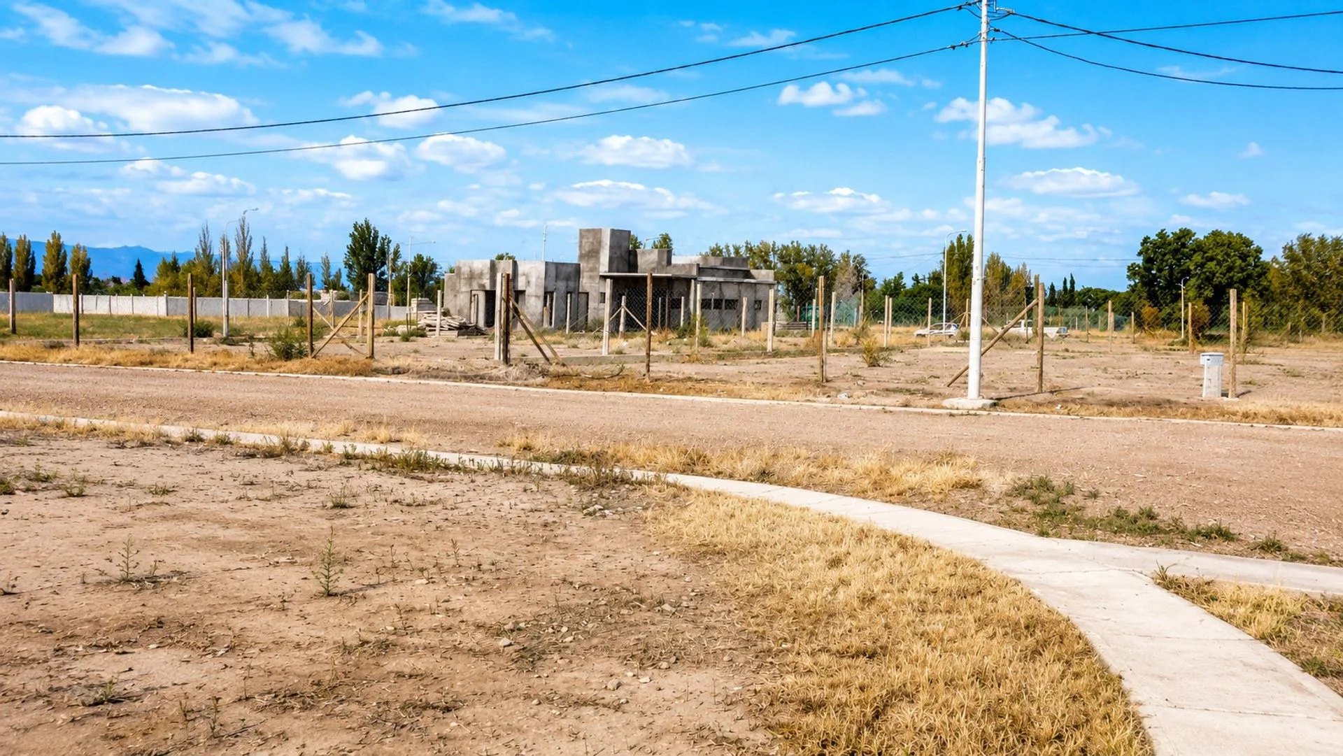 Venta de lote en Distrito Azcuenaga foto 4