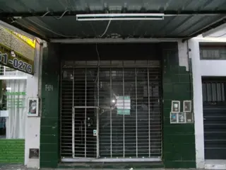 Venta de Local Comercial sobre Arieta en Villa Luzuriaga. Consulte foto 1