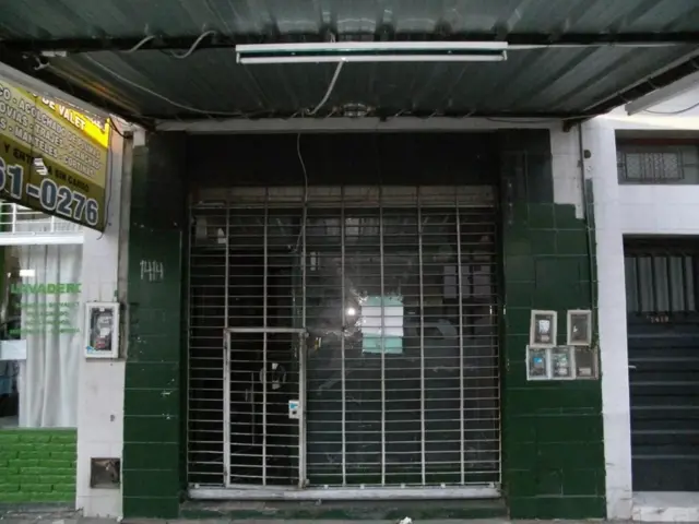 Venta de Local Comercial sobre Arieta en Villa Luzuriaga. Consulte