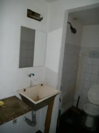 Venta de Local Comercial sobre Arieta en Villa Luzuriaga. Consulte foto 3