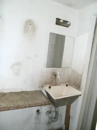 Venta de Local Comercial sobre Arieta en Villa Luzuriaga. Consulte foto 4