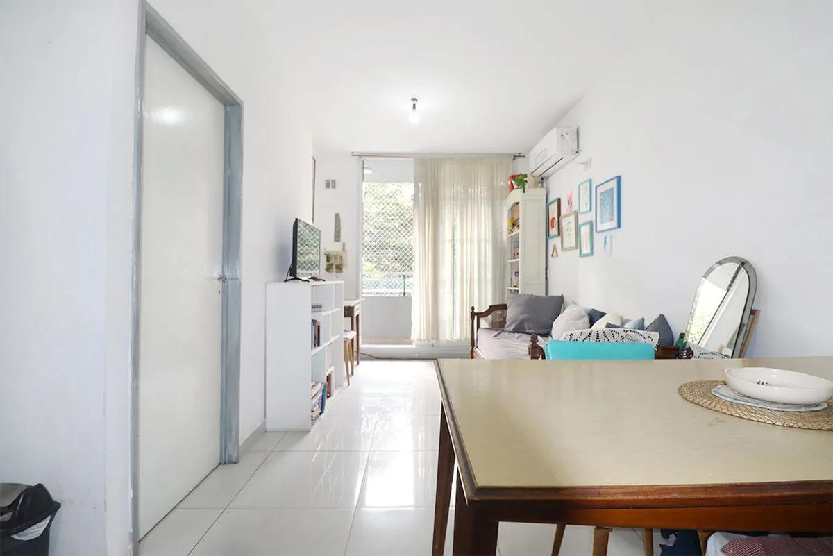 HERMOSO MONOAMBIENTE CON SUBDIVISION Y BALCON. foto 3