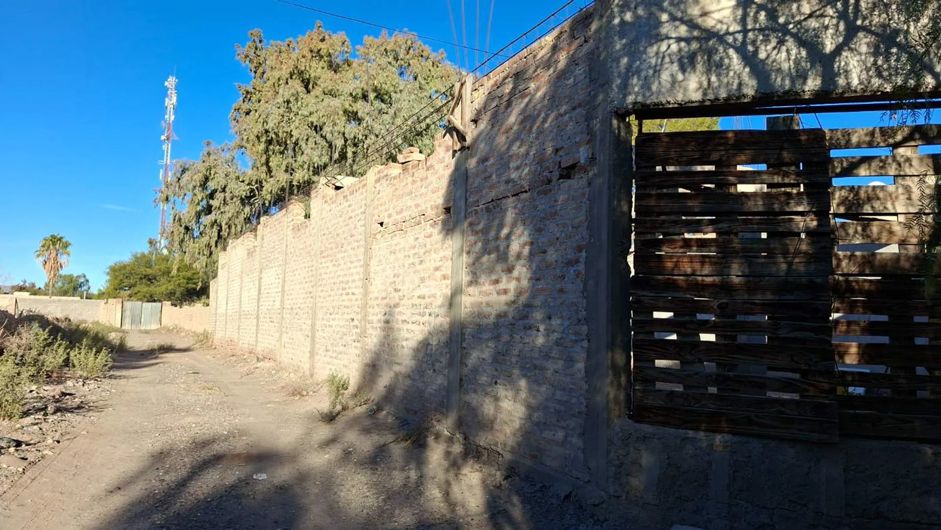 TERRENO CENTRICO DE 1240 M2,CON OBRA GRUESA.JACHAL foto 5