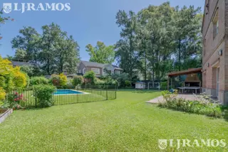 CASA CON DOBLE LOTE EN EL BARRIO CERRADO LA CHACRA, EN SAN FERNANDO foto 1