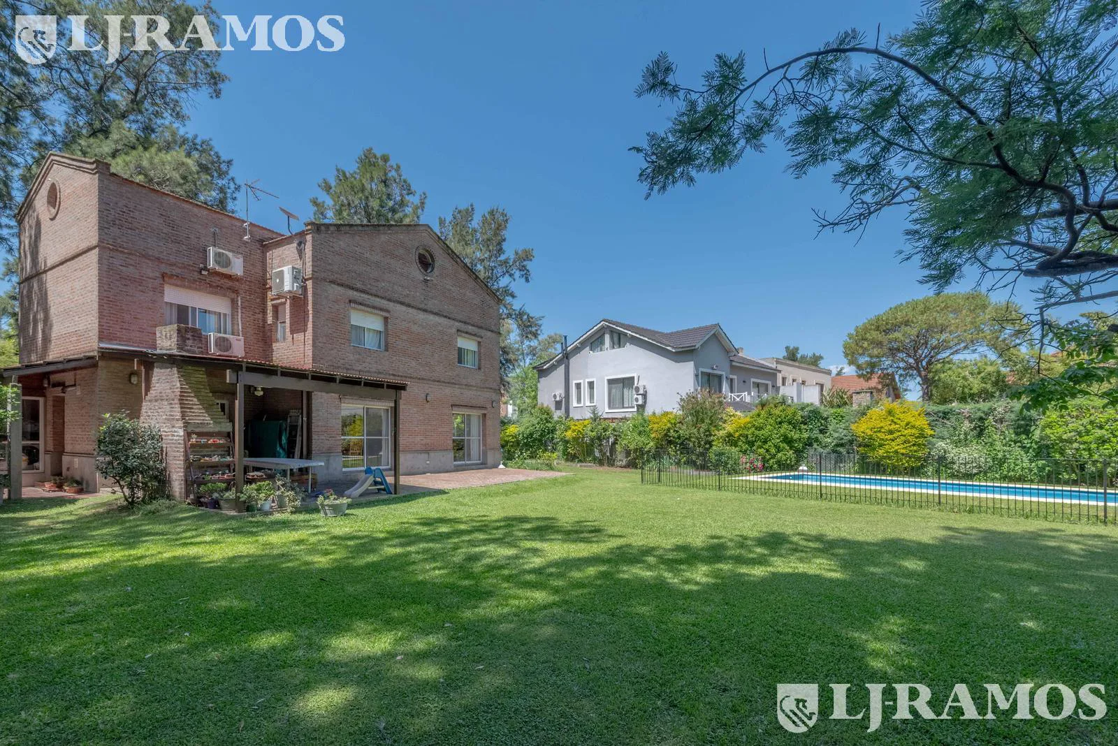 CASA CON DOBLE LOTE EN EL BARRIO CERRADO LA CHACRA, EN SAN FERNANDO foto 2
