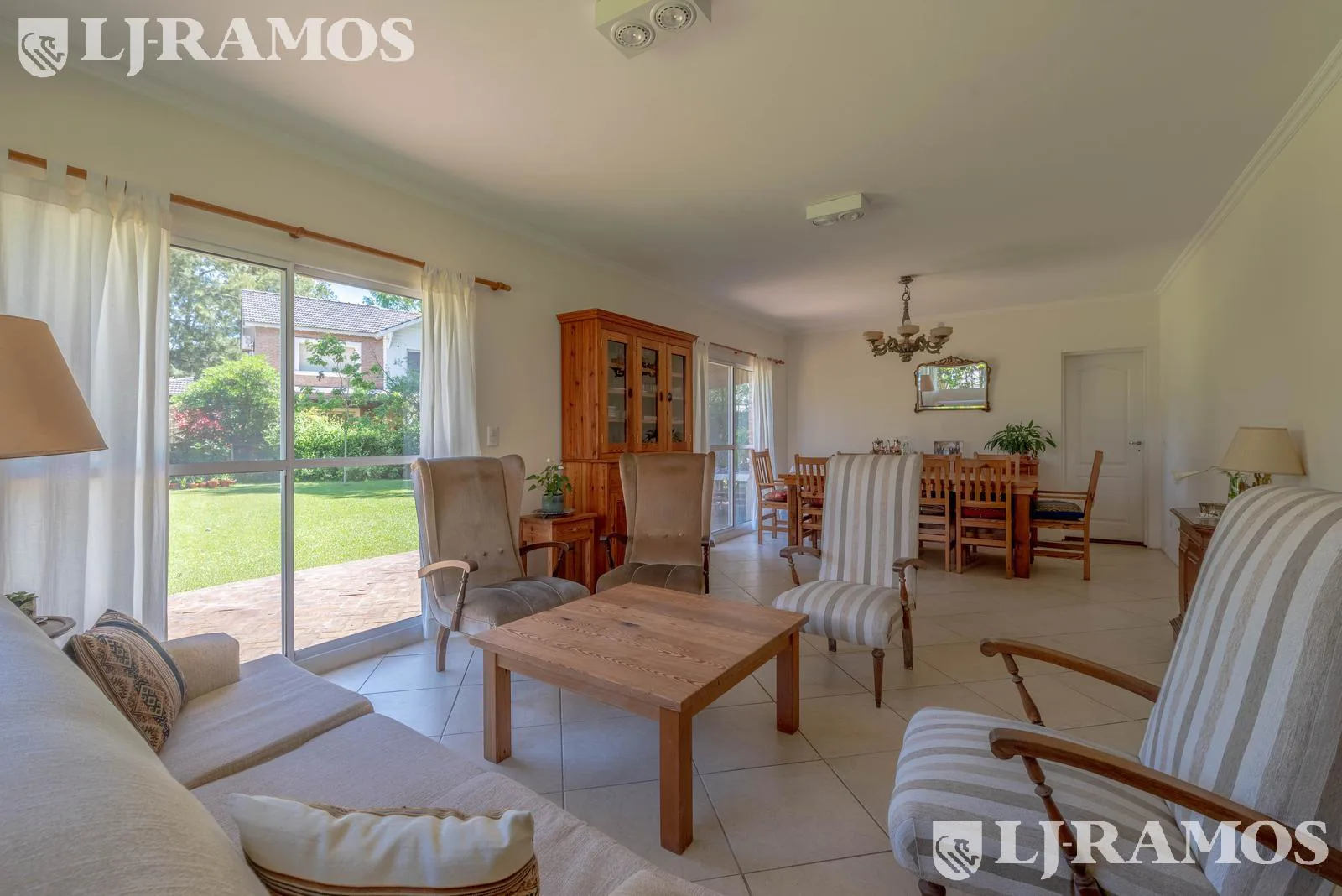 CASA CON DOBLE LOTE EN EL BARRIO CERRADO LA CHACRA, EN SAN FERNANDO foto 3