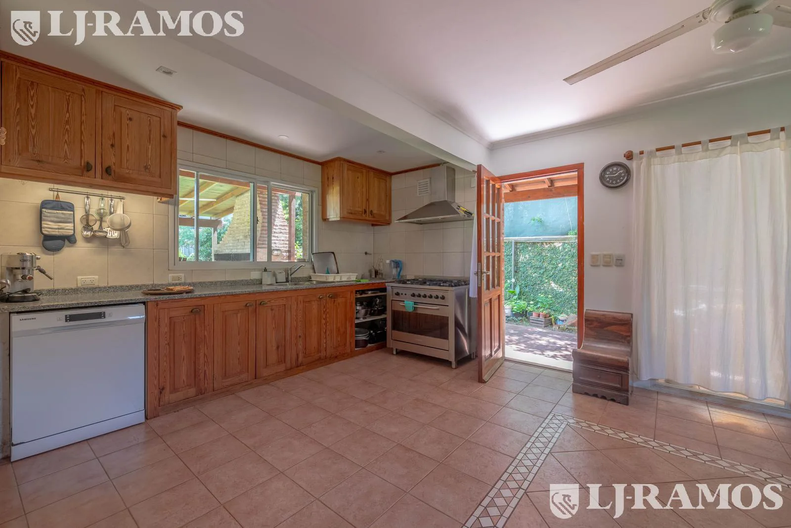 CASA CON DOBLE LOTE EN EL BARRIO CERRADO LA CHACRA, EN SAN FERNANDO foto 5