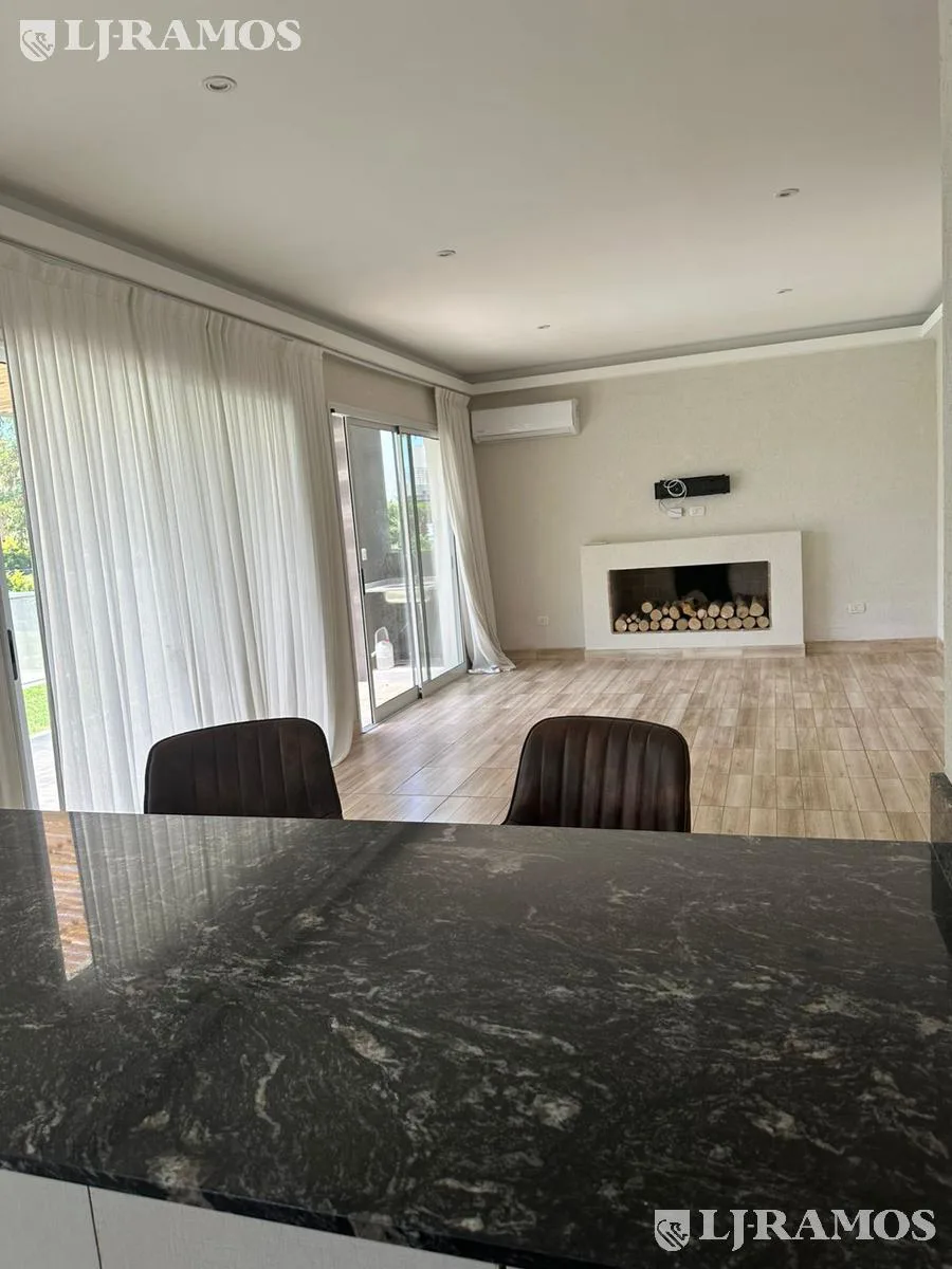 Casa en venta y alquiler anual sin muebles en Barrio Canton Norte PG foto 4