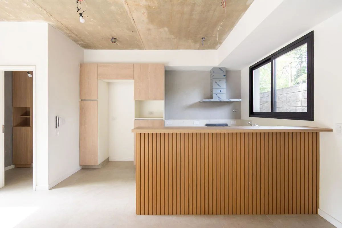 VENTA CASA TRES AMBIENTES PARQUE LELOIR A ESTRENAR foto 3