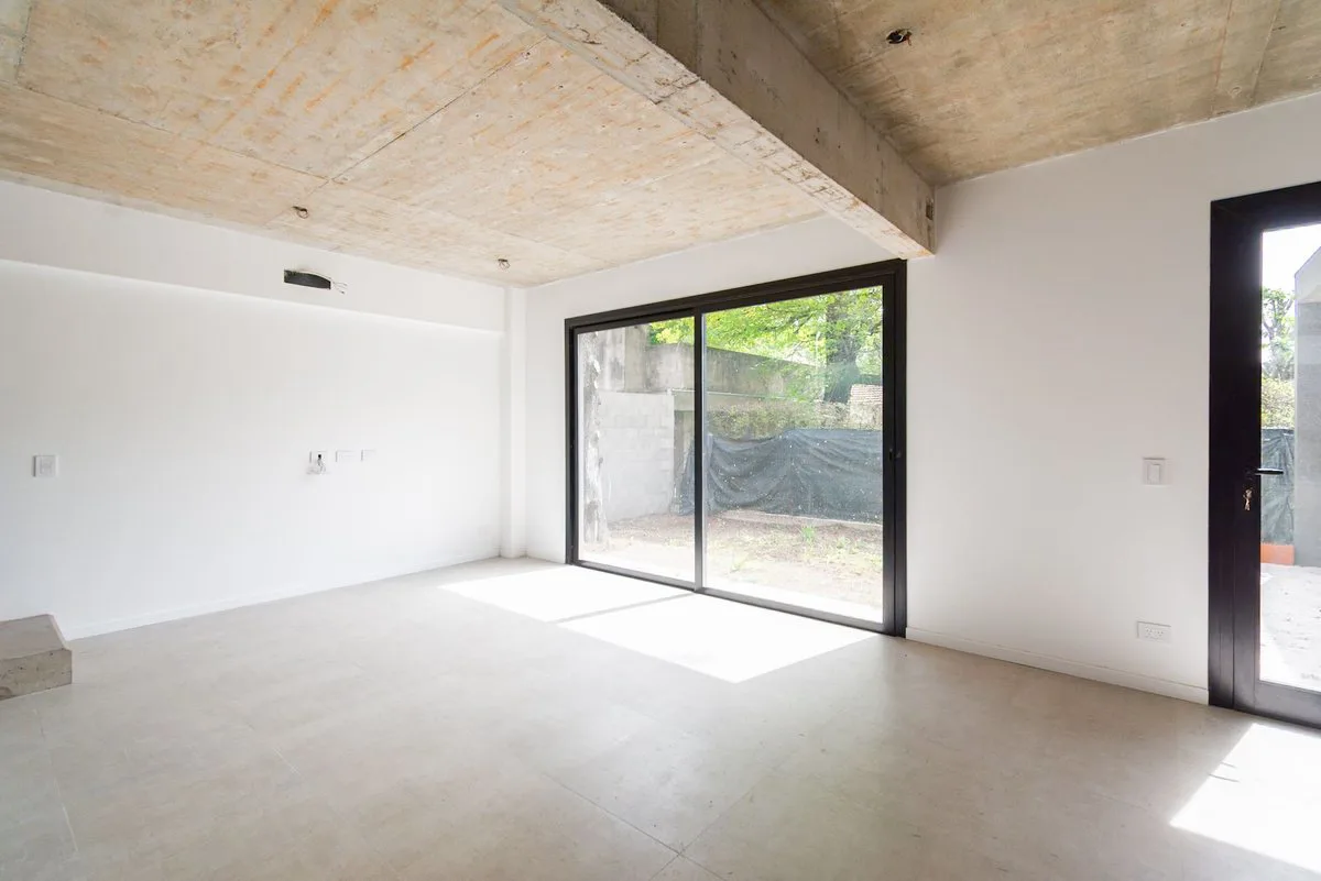 VENTA CASA TRES AMBIENTES PARQUE LELOIR A ESTRENAR foto 5