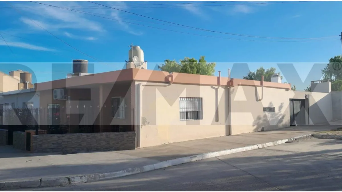 VENTA CASA CIUDAD DE VIEDMA foto 2