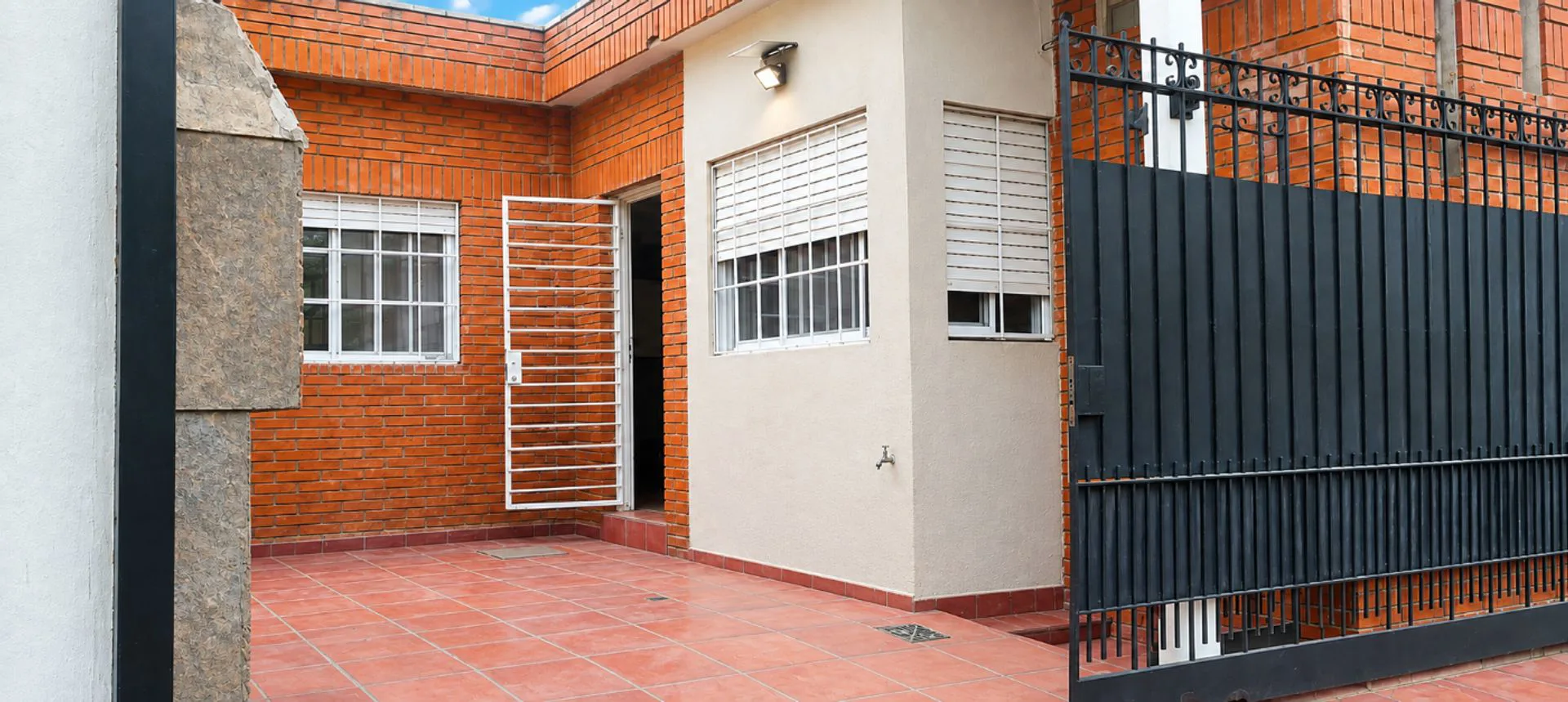 Venta PH 2 ambientes Villa Ballester con cochera foto 3